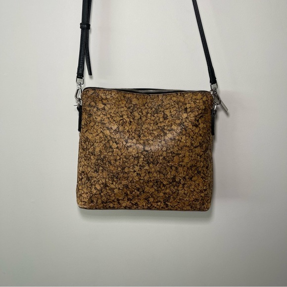 Matt & Nat Black & Cork everyday Crossbody Bag – Vegan Leather, Adjustable Strap - Picture 9 of 12